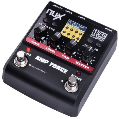 Pedal de Guitarra Nux Amp Force com 12 modelos de amplificadores e display LCD.